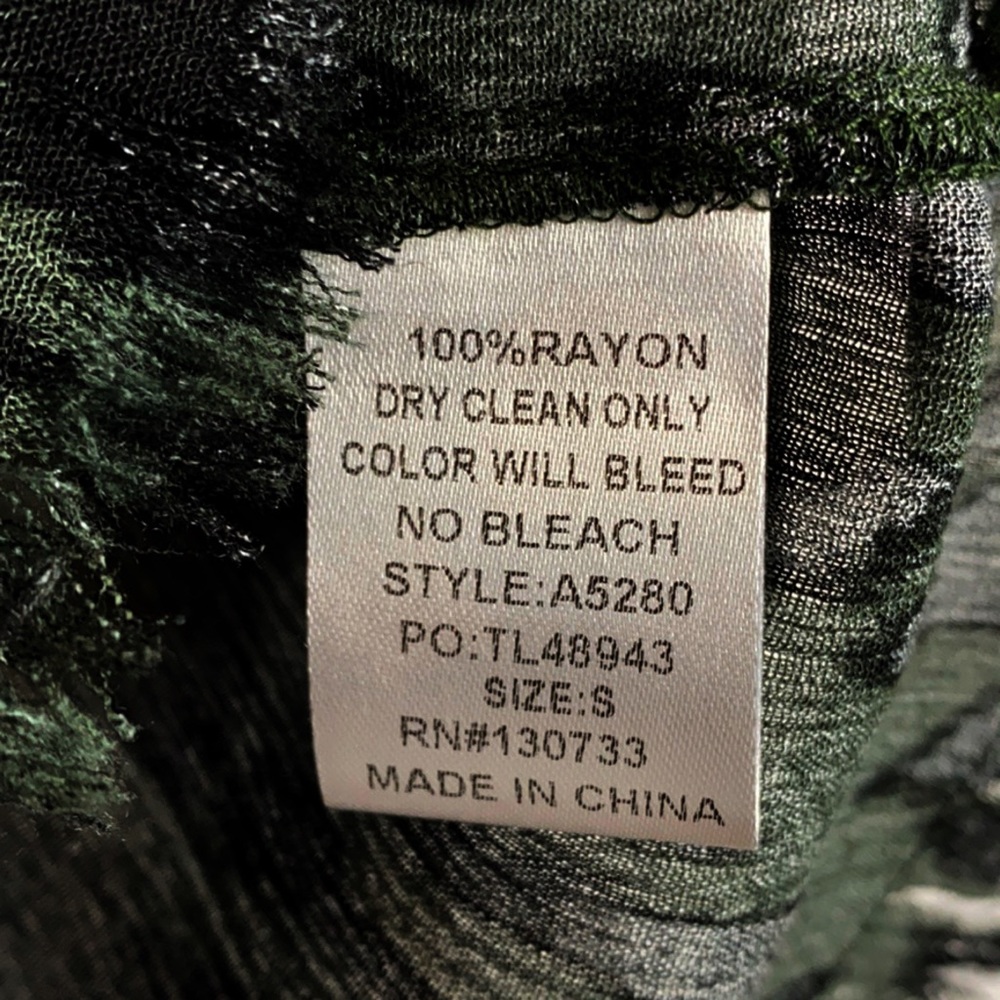 UMGEE Animal Print V-Neck Collar Tunic--Only Small  Left - Picture 11 of 11